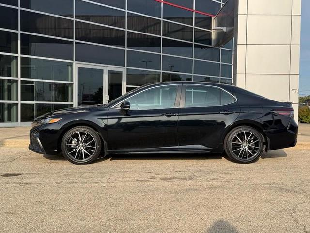 Photo of 2024 Midnight Black Metallic Toyota Camry