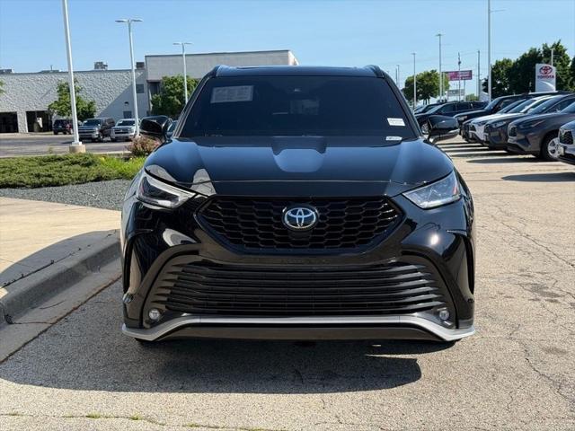 Photo of 2021 Midnight Black Metallic Toyota Highlander