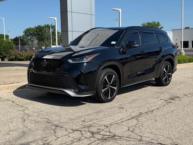 Photo of 2021 Midnight Black Metallic Toyota Highlander