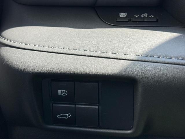Photo of 2021 Midnight Black Metallic Toyota Highlander
