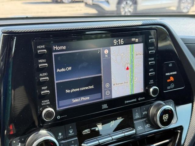 Photo of 2021 Midnight Black Metallic Toyota Highlander