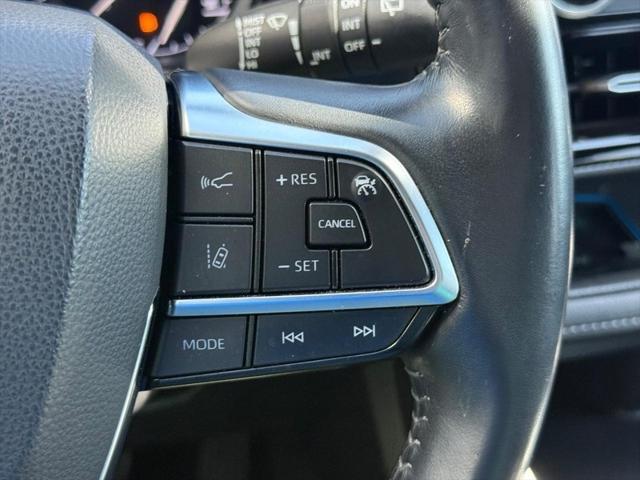 Photo of 2021 Midnight Black Metallic Toyota Highlander