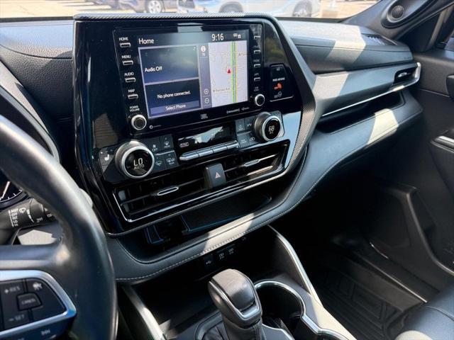 Photo of 2021 Midnight Black Metallic Toyota Highlander