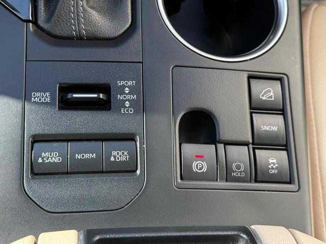 Photo of 2023 Wind Chill Pearl Toyota Highlander