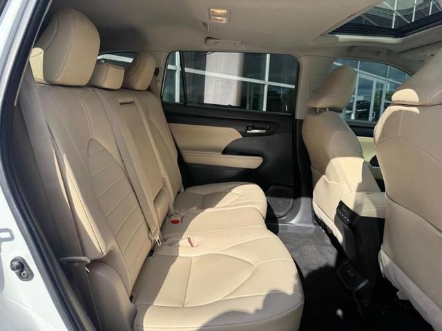Photo of 2023 Wind Chill Pearl Toyota Highlander