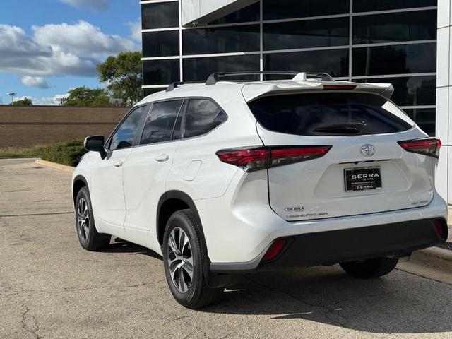 Photo of 2023 Wind Chill Pearl Toyota Highlander
