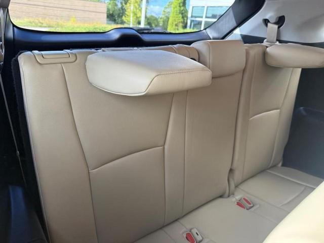 Photo of 2023 Wind Chill Pearl Toyota Highlander