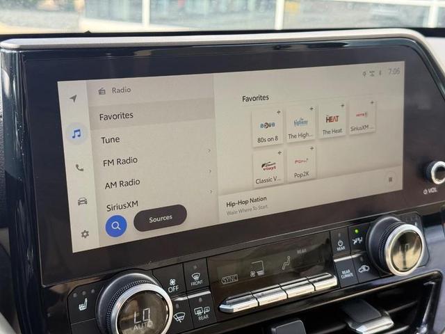 Photo of 2023 Wind Chill Pearl Toyota Highlander