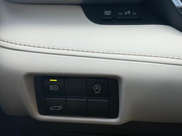 Photo of 2023 Wind Chill Pearl Toyota Highlander