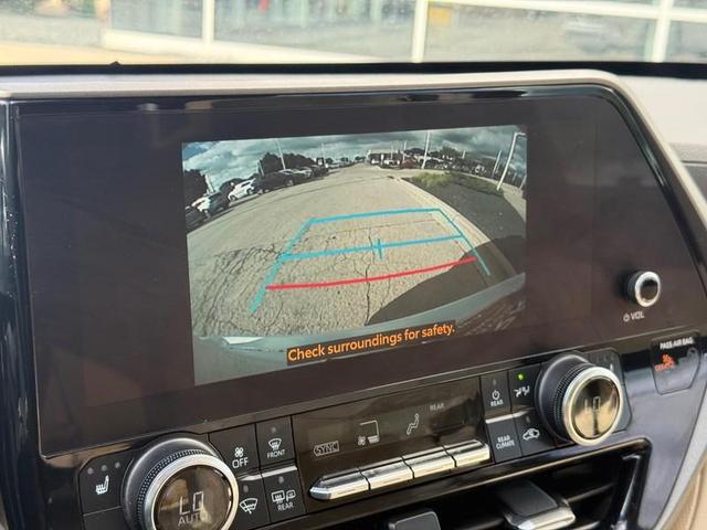 Photo of 2023 Wind Chill Pearl Toyota Highlander