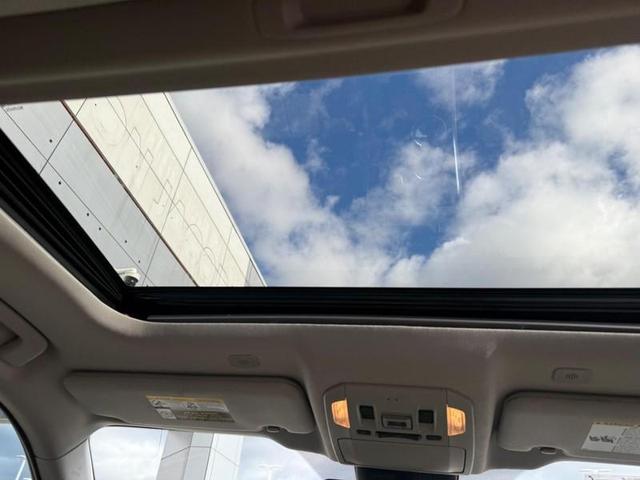 Photo of 2023 Wind Chill Pearl Toyota Highlander