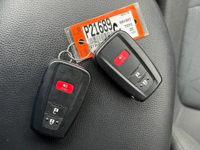 Photo of 2025 Ice Cap Toyota RAV4 Hybrid