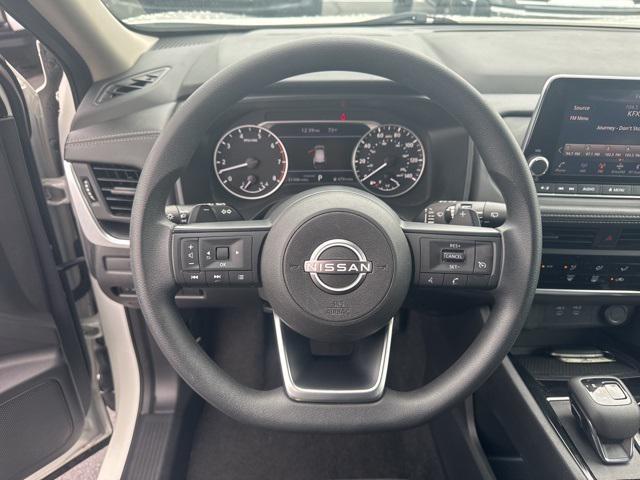 Photo of 2024 Glacier White Nissan Rogue