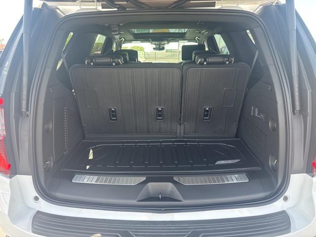 Photo of 2025 Summit White GMC Yukon