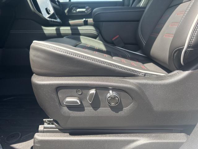 Photo of 2025 Summit White GMC Yukon