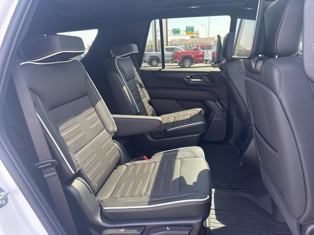 Photo of 2025 Summit White GMC Yukon
