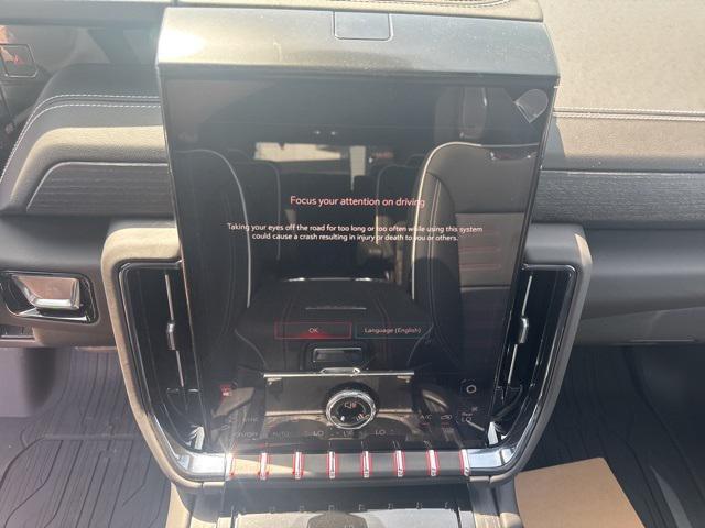 Photo of 2025 Summit White GMC Yukon