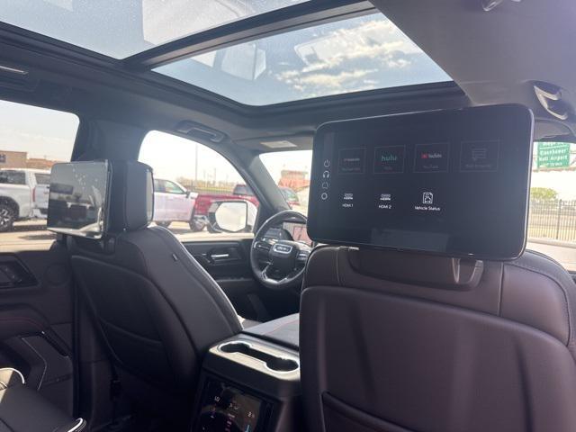 Photo of 2025 Summit White GMC Yukon