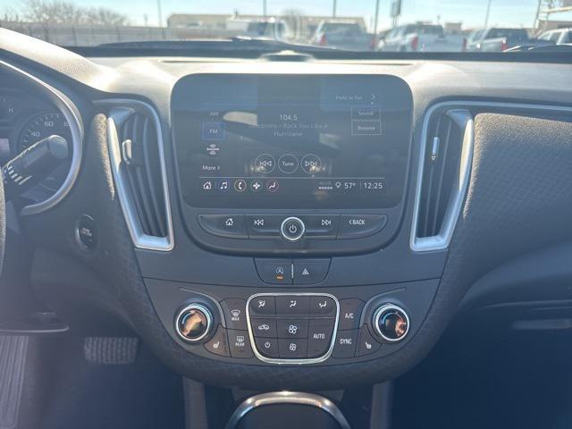 Photo of 2022 Summit White Chevrolet Malibu