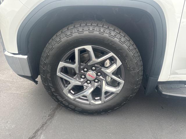 Photo of 2021 Summit White GMC Sierra 1500