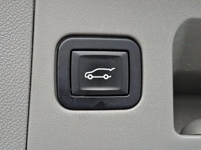 Photo of 2018 Stellar Black Metallic Cadillac XT5