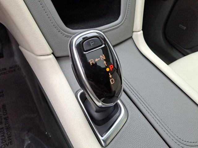 Photo of 2018 Stellar Black Metallic Cadillac XT5