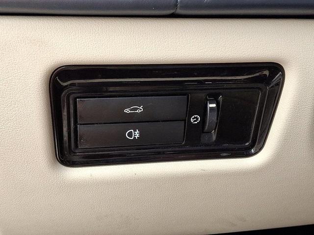 Photo of 2011 Frost Blue Jaguar XJ