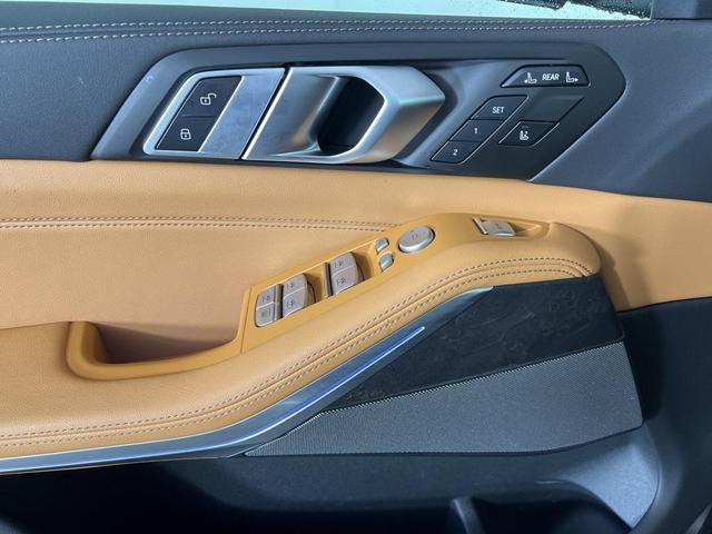 Photo of 2025 Manhattan Green Metallic BMW X7