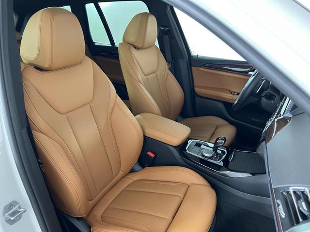 Photo of 2023 Mineral White Metallic BMW X3