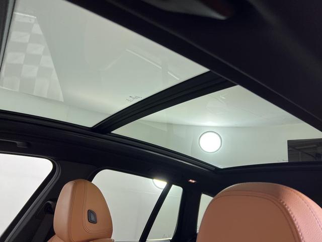 Photo of 2023 Mineral White Metallic BMW X3