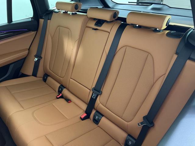Photo of 2023 Mineral White Metallic BMW X3