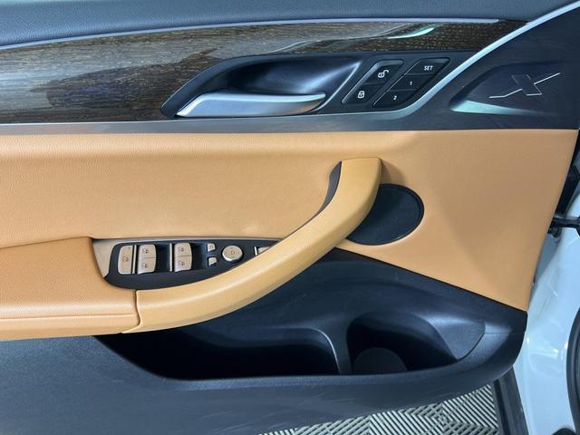 Photo of 2023 Mineral White Metallic BMW X3