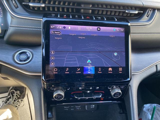 Photo of 2021 Silver Zynith Jeep Grand Cherokee L