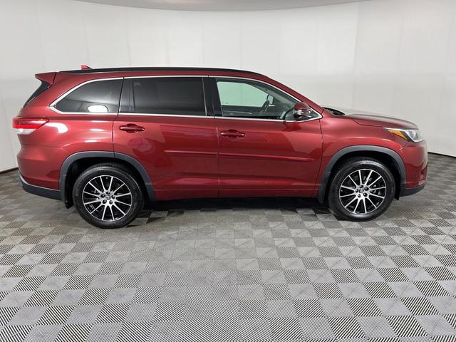 Photo of 2018 Salsa Red Pearl Toyota Highlander