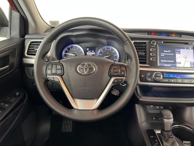Photo of 2018 Salsa Red Pearl Toyota Highlander