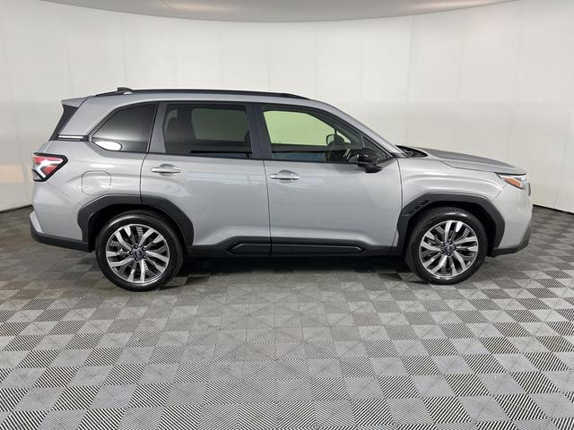 Photo of 2025 River Rock Pearl Subaru Forester