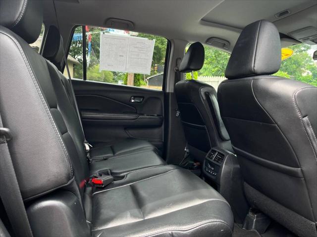 Photo of 2017 Blue Honda Pilot