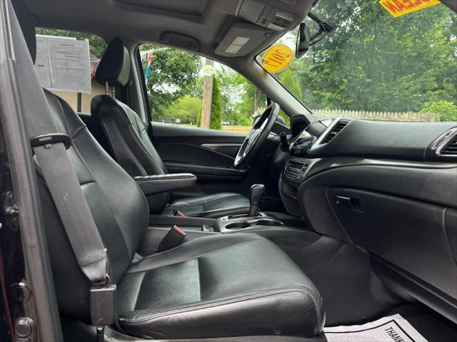 Photo of 2017 Blue Honda Pilot