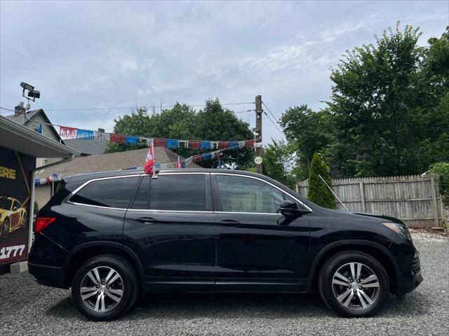Photo of 2017 Blue Honda Pilot