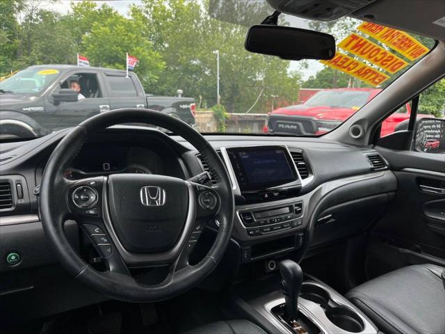 Photo of 2017 Blue Honda Pilot