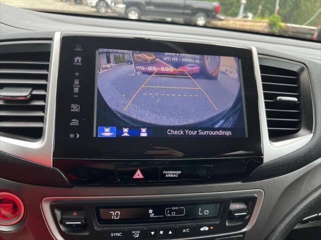 Photo of 2017 Blue Honda Pilot