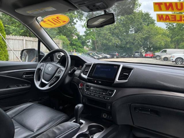 Photo of 2017 Blue Honda Pilot