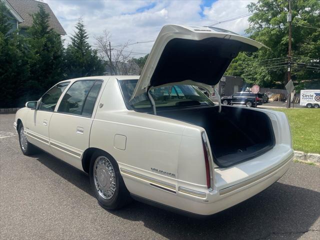 Photo of 1998 White Diamond Cadillac DeVille