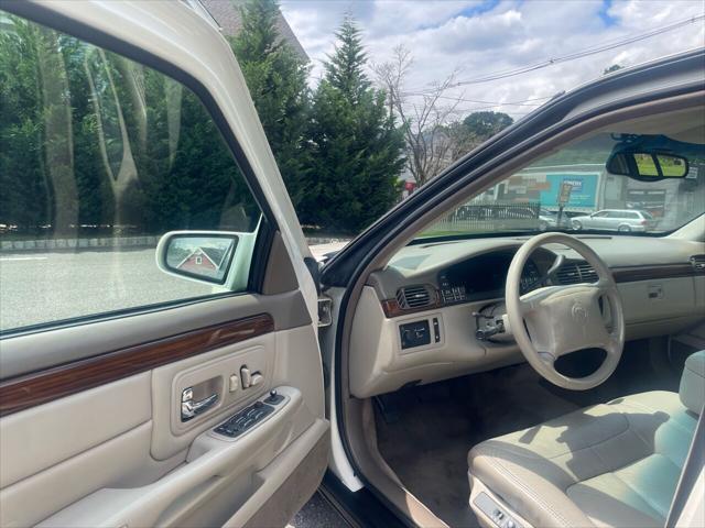 Photo of 1998 White Diamond Cadillac DeVille