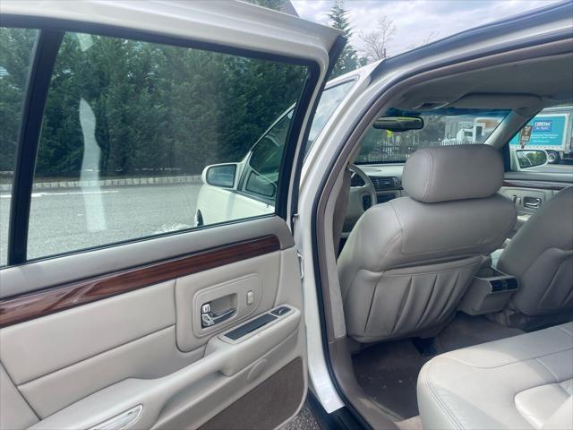 Photo of 1998 White Diamond Cadillac DeVille