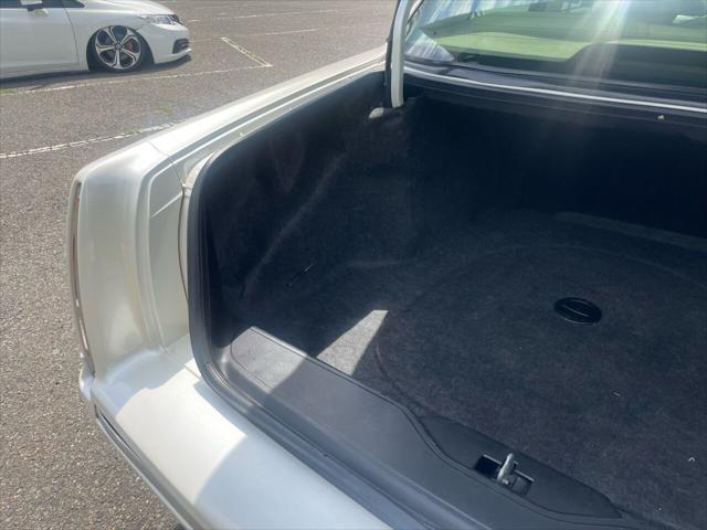 Photo of 1998 White Diamond Cadillac DeVille