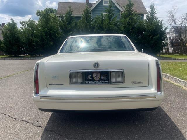 Photo of 1998 White Diamond Cadillac DeVille