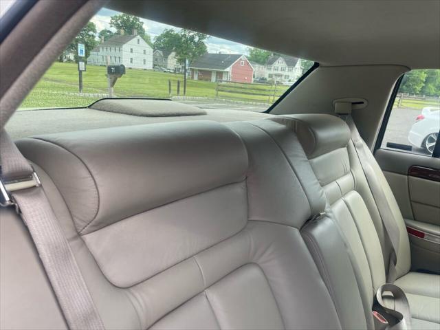 Photo of 1998 White Diamond Cadillac DeVille