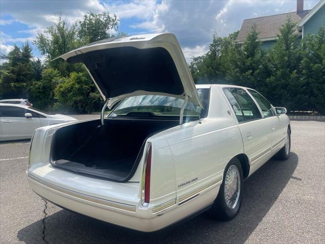 Photo of 1998 White Diamond Cadillac DeVille