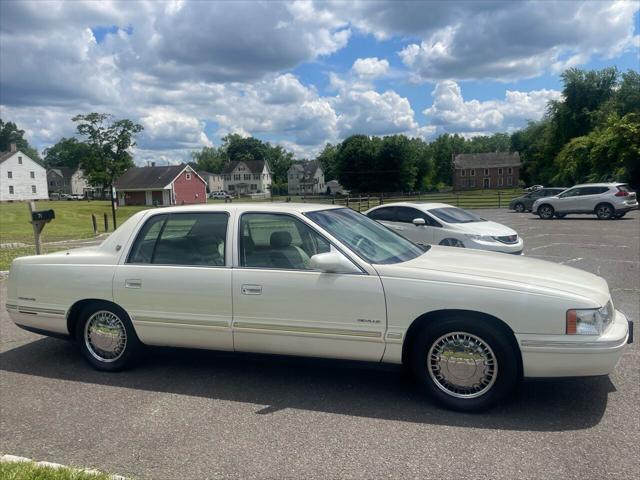 Photo of 1998 White Diamond Cadillac DeVille